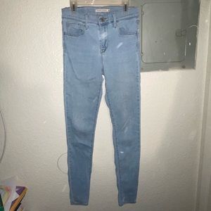 Cute women skinny light blue jeans! Great for spring and summer seasons!